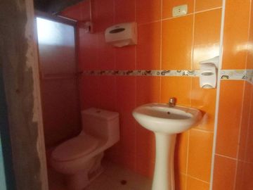 Se Vende Ocasión Casa de 3 pisos + Azotea, en la Urb. Las Brisas de Huachipa