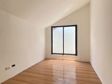 3 BEDROOM w/ 2 CAR GARAGE MODERN MINIMALIST TOWNHOUSE in SAN JUAN METRO MANILA (option to Fully Furnished)