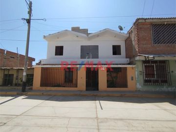 Venta De Casa Dos Pisos En Mancora // ID: 1122879