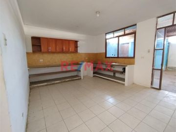Venta De Casa Dos Pisos En Mancora // ID: 1122879