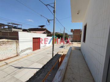 Venta De Casa Dos Pisos En Mancora // ID: 1122879