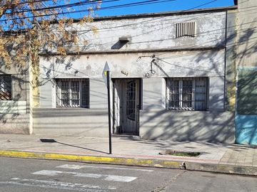 Venta Casa en Sector Residencial – Pedro León Ugalde, Santiago