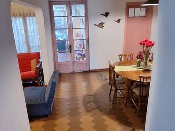 Venta Casa en Sector Residencial – Pedro León Ugalde, Santiago