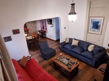 Venta Casa en Sector Residencial – Pedro León Ugalde, Santiago
