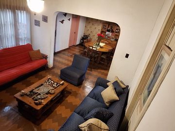 Venta Casa en Sector Residencial – Pedro León Ugalde, Santiago