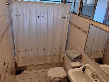 Venta Casa en Sector Residencial – Pedro León Ugalde, Santiago