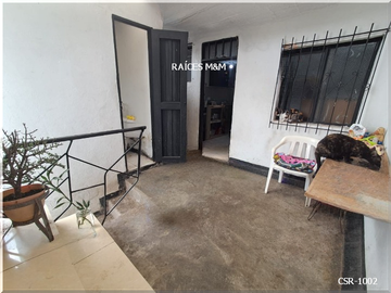 VENDO CASA DE 140 MTS2, DE 7 HABITACIONES, 5 PRIMER PISO Y 2 EN SEGUNDO PISO, CERCA AL CENTRO DE PEREIRA.