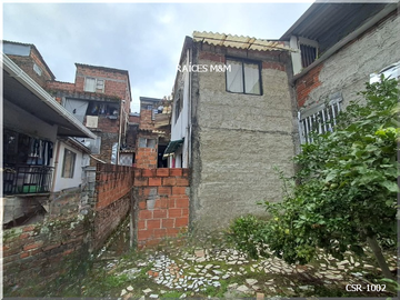 VENDO CASA DE 140 MTS2, DE 7 HABITACIONES, 5 PRIMER PISO Y 2 EN SEGUNDO PISO, CERCA AL CENTRO DE PEREIRA.