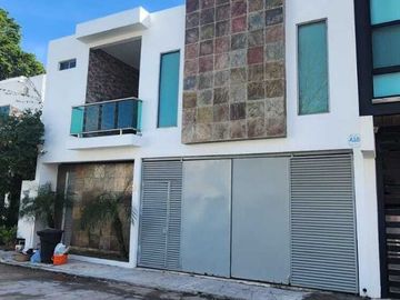 CASA EN VENTA EN FRACCIONAMIENTO RAICES, CIUDAD DEL CARMEN, CAMPECHE.