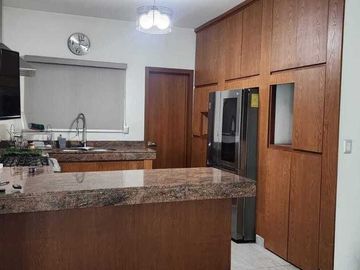 CASA EN VENTA EN FRACCIONAMIENTO RAICES, CIUDAD DEL CARMEN, CAMPECHE.