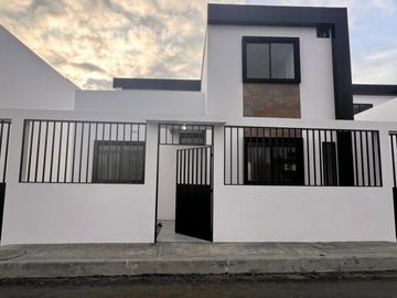 En venta casa independiente - Av. 5 de Junio- Portoviejo