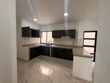En venta casa independiente - Av. 5 de Junio- Portoviejo