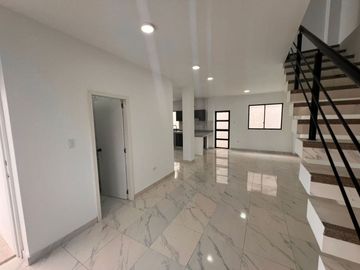 En venta casa independiente - Av. 5 de Junio- Portoviejo