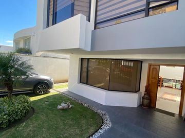 Casa de venta 3 dormitorios - Miravalle  Cumbayá Quito