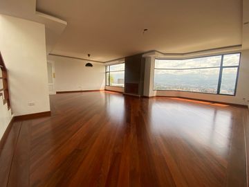 Casa de venta 3 dormitorios - Miravalle  Cumbayá Quito