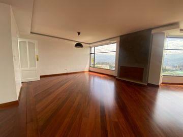 Casa de venta 3 dormitorios - Miravalle  Cumbayá Quito