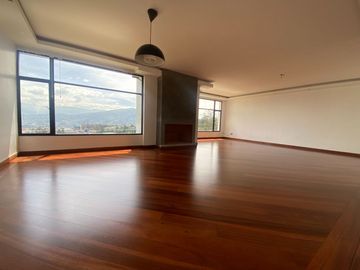 Casa de venta 3 dormitorios - Miravalle  Cumbayá Quito