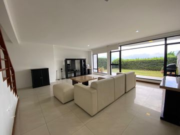Casa de venta 3 dormitorios - Miravalle  Cumbayá Quito