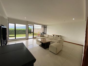 Casa de venta 3 dormitorios - Miravalle  Cumbayá Quito