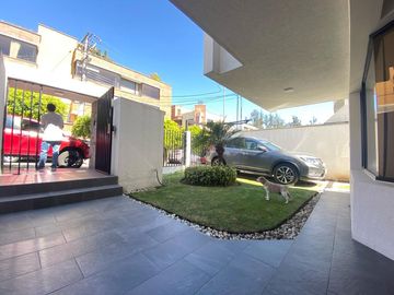 Casa de venta 3 dormitorios - Miravalle  Cumbayá Quito