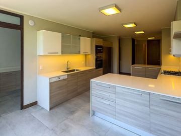 Espectacular Departamento, iluminado en tranquilo sector residencial