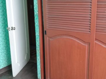Venta de casa de tres pisos