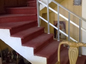 Venta de casa de tres pisos