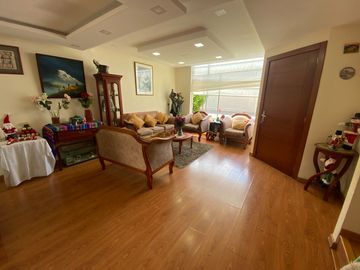Venta Casa 4 Dormitorios Tumbaco Quito Ecuador
