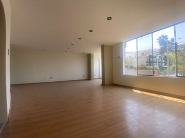 VENDO AMPLIO DEPARTAMENTO PRIMER PISO ELEVADO REMODELADO CASUARINAS SUR