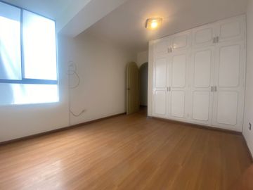 VENDO AMPLIO DEPARTAMENTO PRIMER PISO ELEVADO REMODELADO CASUARINAS SUR