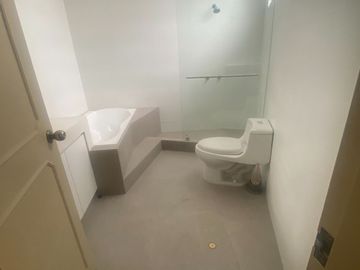 VENDO AMPLIO DEPARTAMENTO PRIMER PISO ELEVADO REMODELADO CASUARINAS SUR