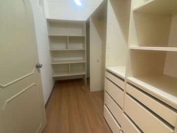 VENDO AMPLIO DEPARTAMENTO PRIMER PISO ELEVADO REMODELADO CASUARINAS SUR