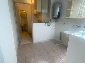 VENDO AMPLIO DEPARTAMENTO PRIMER PISO ELEVADO REMODELADO CASUARINAS SUR