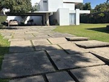 EN VENTA PRECIOSA CASA EN LA COL. REFORMA (ZONA DORADA) EN CUERNAVACA MOR. 1,430 M2 DE TERRENO, 650 M2 DE CONSTRUCCIÓN