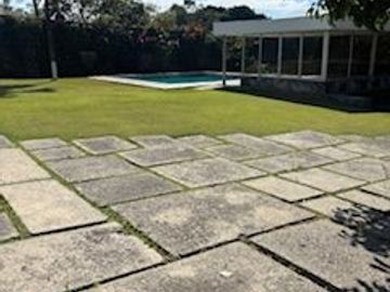 EN VENTA PRECIOSA CASA EN LA COL. REFORMA (ZONA DORADA) EN CUERNAVACA MOR. 1,430 M2 DE TERRENO, 650 M2 DE CONSTRUCCIÓN