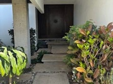 EN VENTA PRECIOSA CASA EN LA COL. REFORMA (ZONA DORADA) EN CUERNAVACA MOR. 1,430 M2 DE TERRENO, 650 M2 DE CONSTRUCCIÓN