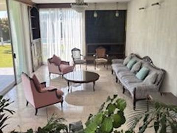 EN VENTA PRECIOSA CASA EN LA COL. REFORMA (ZONA DORADA) EN CUERNAVACA MOR. 1,430 M2 DE TERRENO, 650 M2 DE CONSTRUCCIÓN