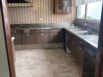 EN VENTA PRECIOSA CASA EN LA COL. REFORMA (ZONA DORADA) EN CUERNAVACA MOR. 1,430 M2 DE TERRENO, 650 M2 DE CONSTRUCCIÓN