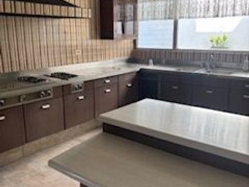 EN VENTA PRECIOSA CASA EN LA COL. REFORMA (ZONA DORADA) EN CUERNAVACA MOR. 1,430 M2 DE TERRENO, 650 M2 DE CONSTRUCCIÓN