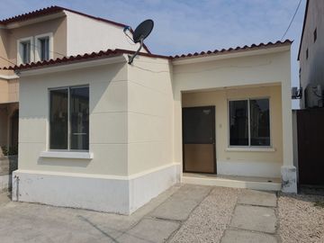 Via Salitre , Vendo villa de una planta en Urb. La Gran Vittoria