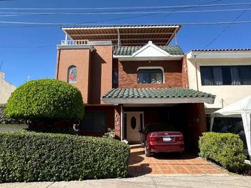 SE VENDE Casa en Real del Bosque