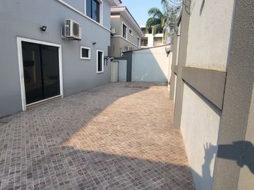 Venta de casa en Samborondon km 4.5 Guayaquil Ecuador cerca UEES, Plaza Batan