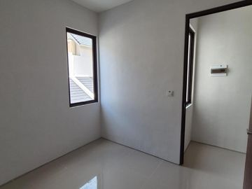 Dijual Cepat Rumah Cluster Aeris Citra Garden Serpong Cisauk Tangerang Unit Baru Bagus Cantik Siap Huni