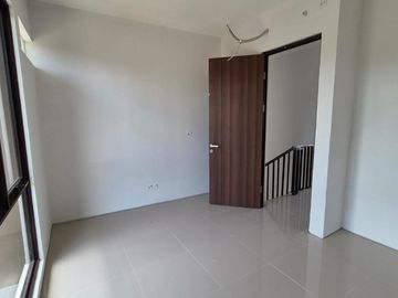 Dijual Cepat Rumah Cluster Aeris Citra Garden Serpong Cisauk Tangerang Unit Baru Bagus Cantik Siap Huni