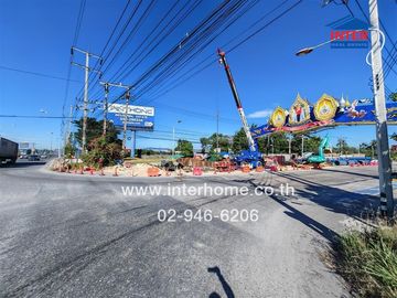 Commercial building 4.5 floors 21.3 sq.w. D complex near Thai Panich Bank, Pinthong Industrial Estate, Expressway No. 7, Motorway, Chao Phraya Surasak