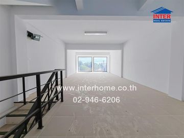 Commercial building 4.5 floors 21.3 sq.w. D complex near Thai Panich Bank, Pinthong Industrial Estate, Expressway No. 7, Motorway, Chao Phraya Surasak