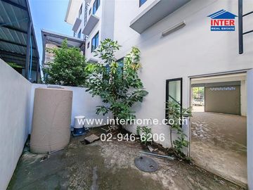Commercial building 4.5 floors 21.3 sq.w. D complex near Thai Panich Bank, Pinthong Industrial Estate, Expressway No. 7, Motorway, Chao Phraya Surasak