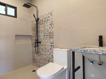 FOR SALE STUNNING MODERN 2 STOREY TRIPLEX HOUSE IN LAS PIÑAS