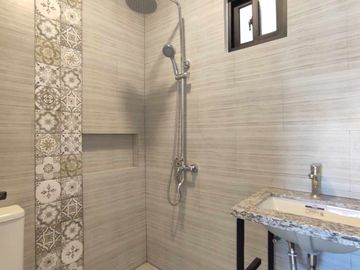 FOR SALE STUNNING MODERN 2 STOREY TRIPLEX HOUSE IN LAS PIÑAS