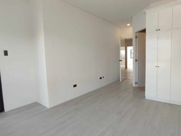 FOR SALE STUNNING MODERN 2 STOREY TRIPLEX HOUSE IN LAS PIÑAS